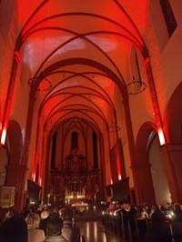 St. Salvator Basilika rot erleuchtet