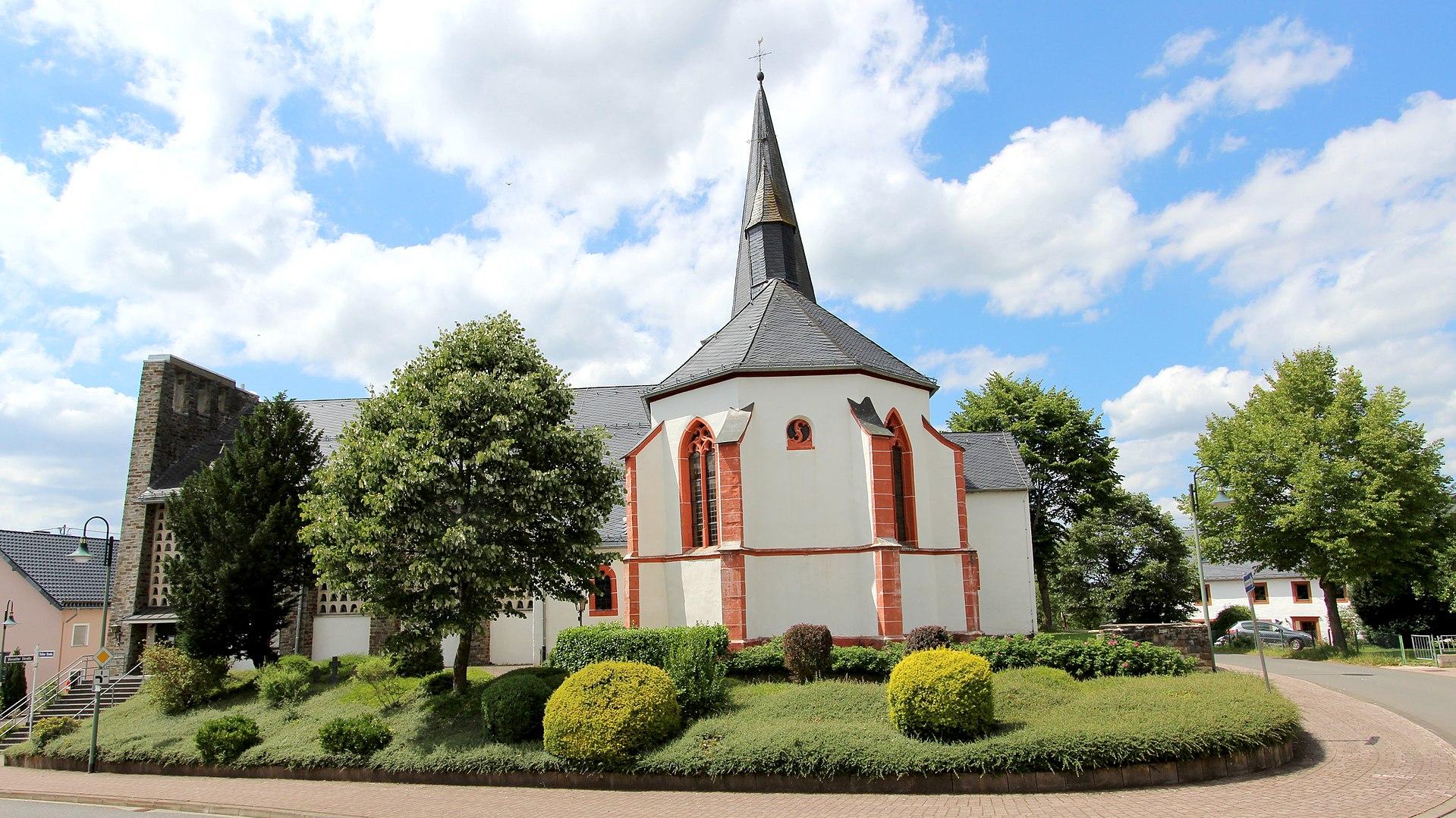 Die Pfarrkirche St. Peter und Paul in Auw